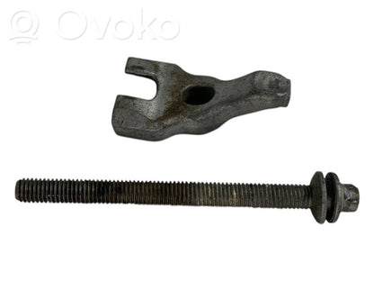 Nozzle holder/shoulder