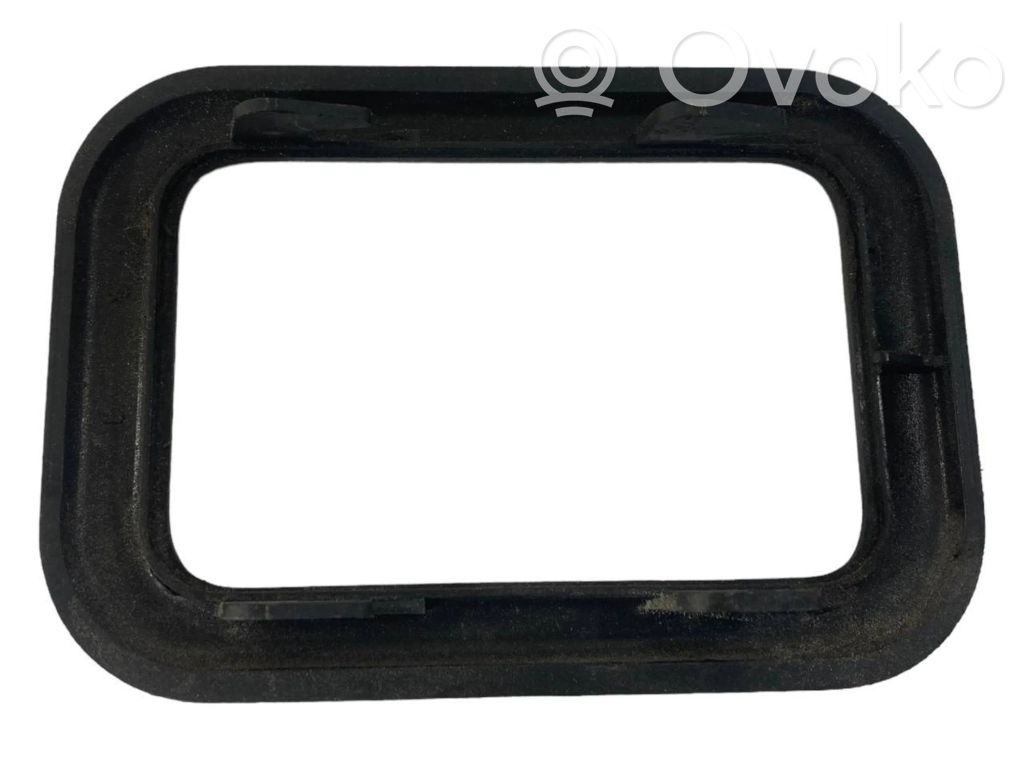 Closing handle / decorative trim