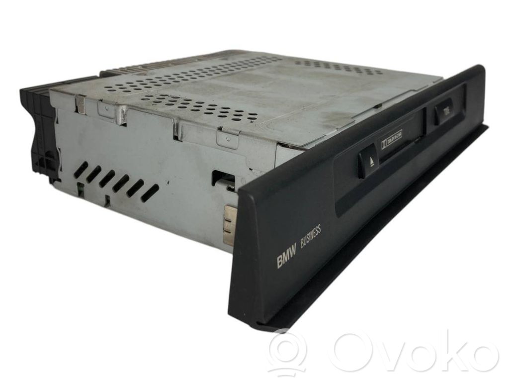 Radio / CD/DVD atskaņotājs / navigācija