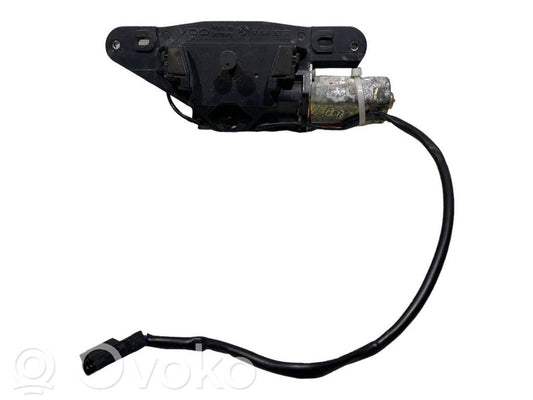 Aizmugurējā pārsega pievilcējs