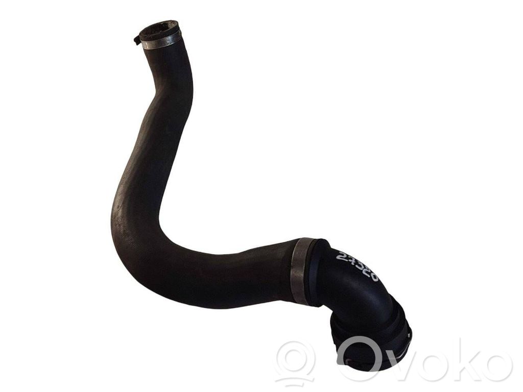 Caurulīte (-es) / šļūtene (-es)