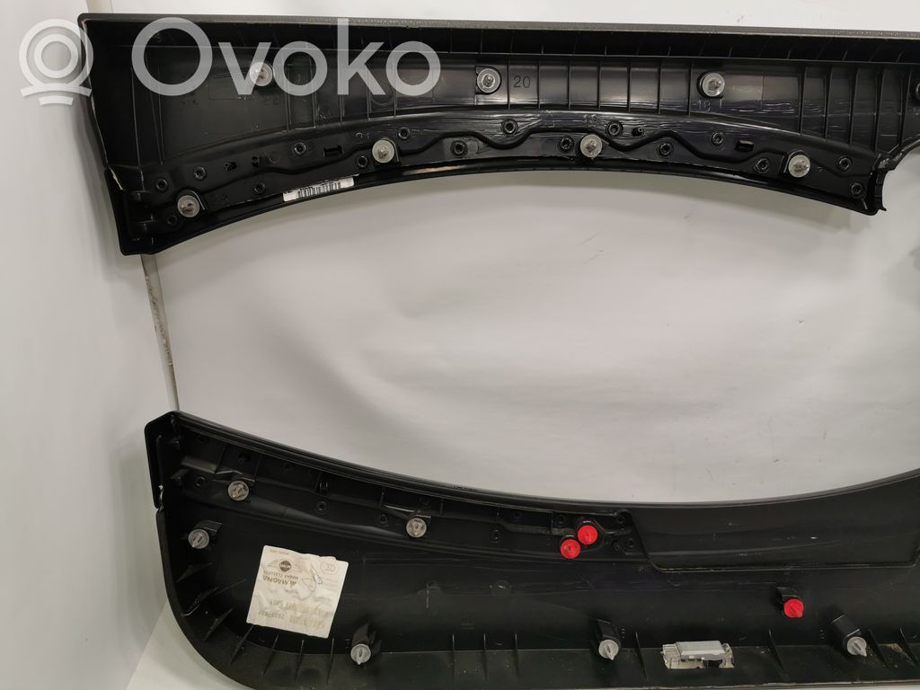 Priekšējo durvju apdare