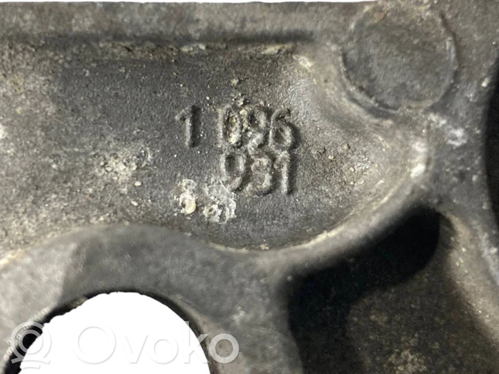 Transmission mounting bracket