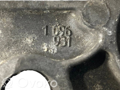 Transmission mounting bracket