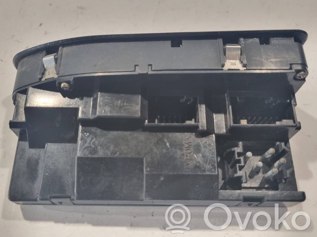 Window lift control switch(es)