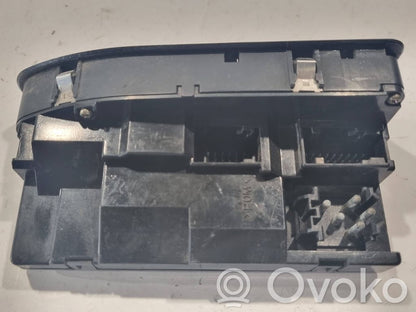 Window lift control switch(es)