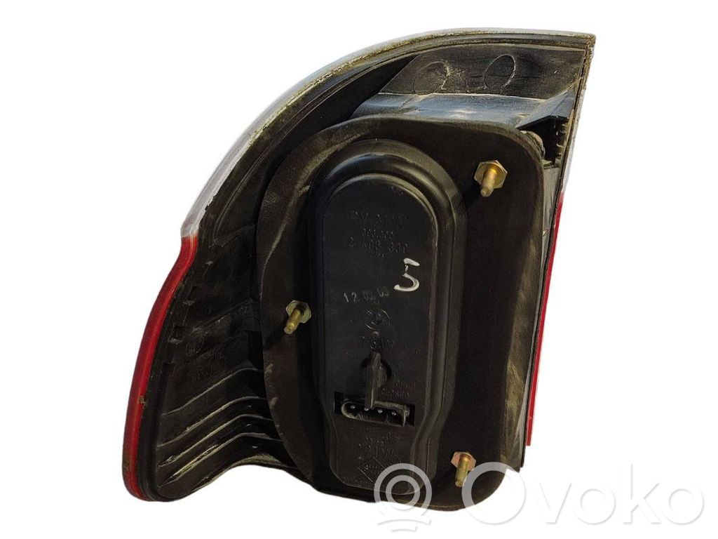 Aizmugurējais lukturis virsbūvē