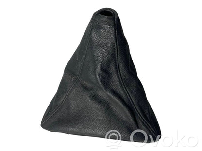 Roktura dekoratīvā apdare – āda/audums