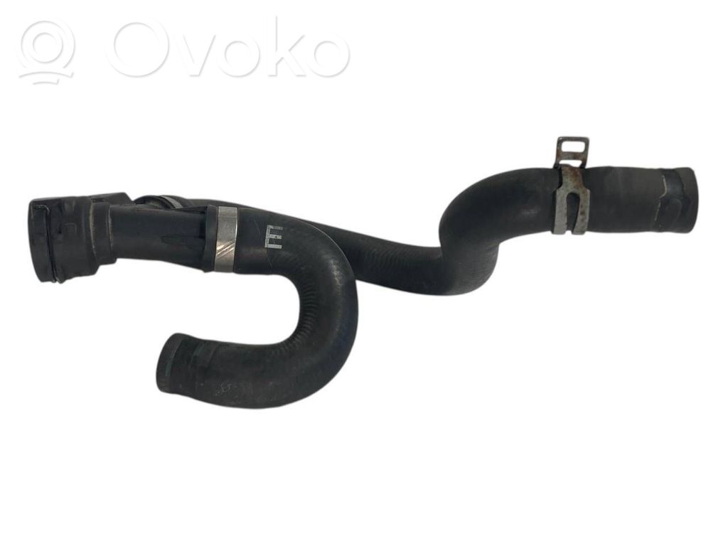 Caurulīte (-es) / šļūtene (-es)