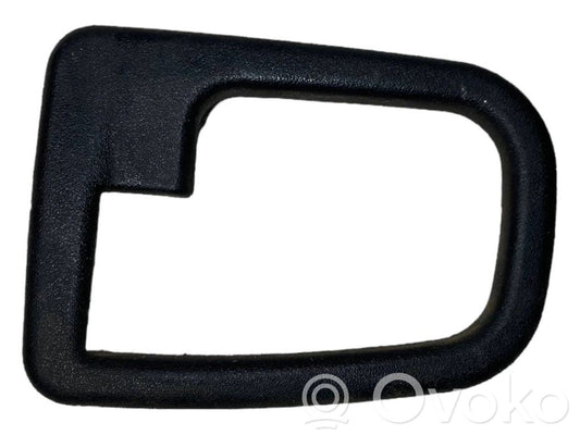 Priekšpusē durvju roktura vāciņš