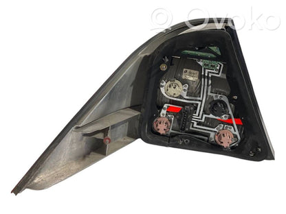 Aizmugurējais lukturis virsbūvē