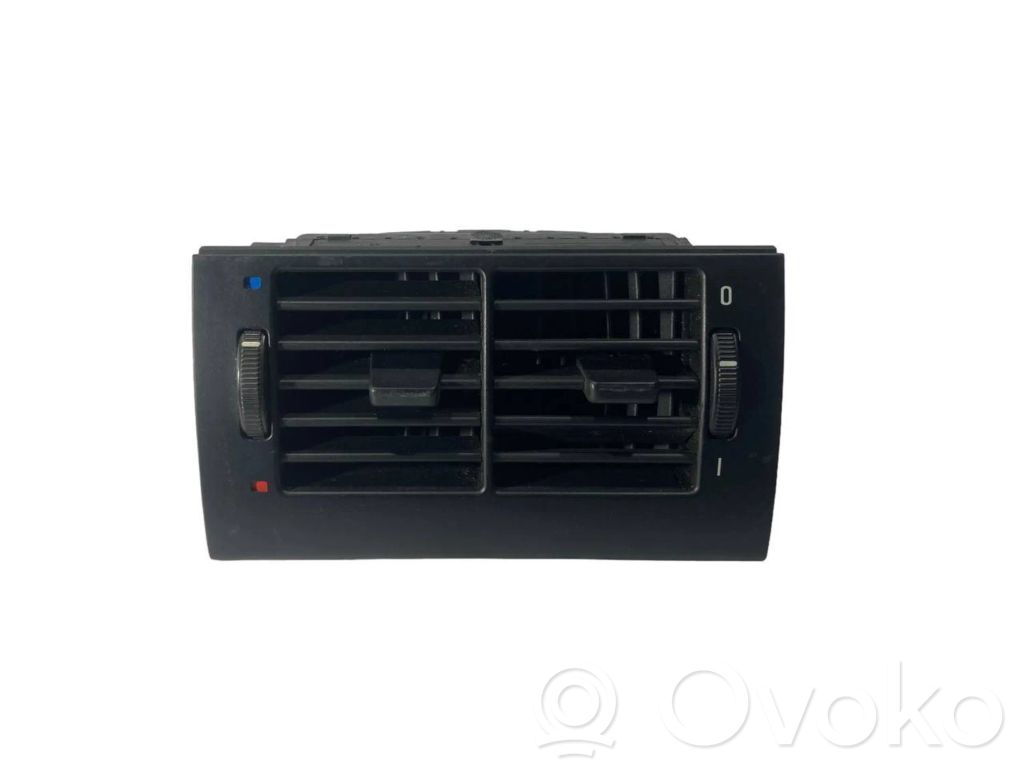 Задняя воздухо-вентиляционная решетка