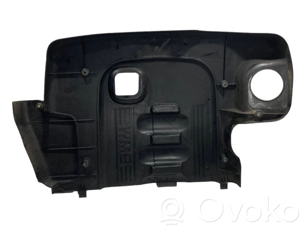 Dzinēja pārsegs (dekoratīva apdare)