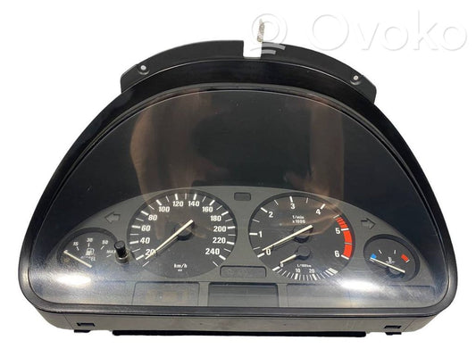Speedometer (in the instrument panel)