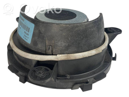 Skaļrunis (-i) pakaļējās durvīs