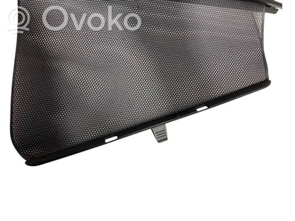 Apšuvums aizmugurējām durvīm