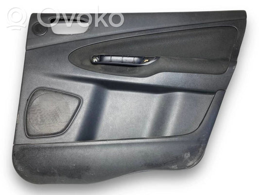 Apšuvums aizmugurējām durvīm