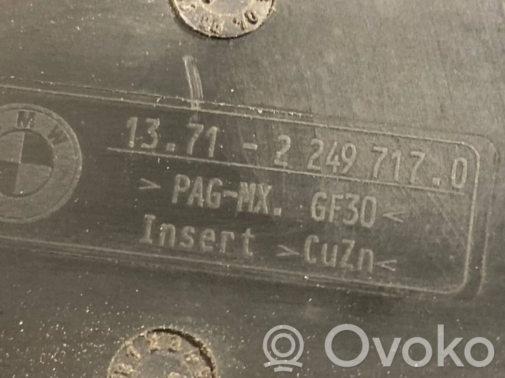 Dzinēja pārsegs (dekoratīva apdare)