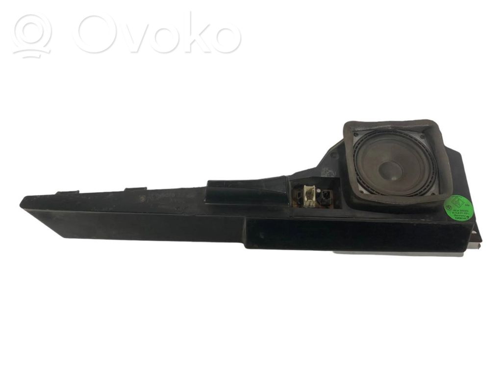 Динамик(и) в передней двери