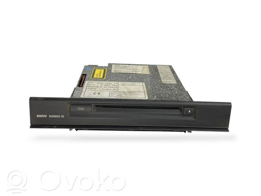 Radio / CD/DVD atskaņotājs / navigācija
