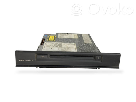 Radio / CD/DVD atskaņotājs / navigācija