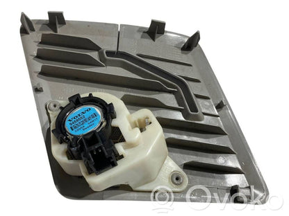 Augsto frekvenču skaļrunis (-i) priekšējās durvīs