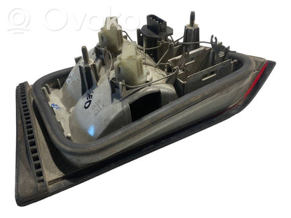 Aizmugurējais lukturis pārsegā