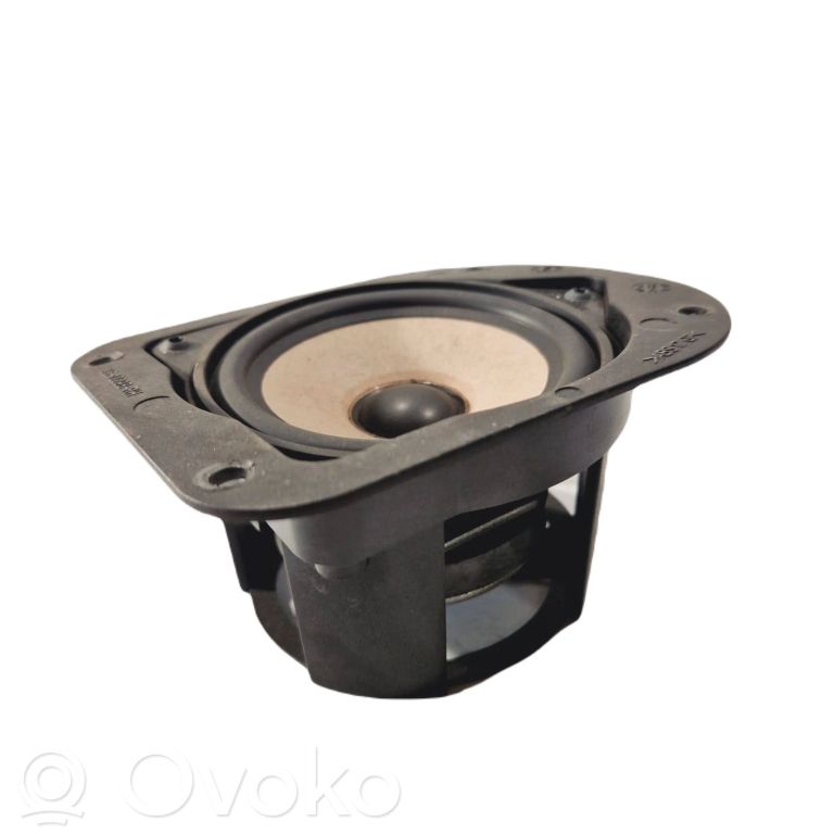 Speaker(s) in the rear window