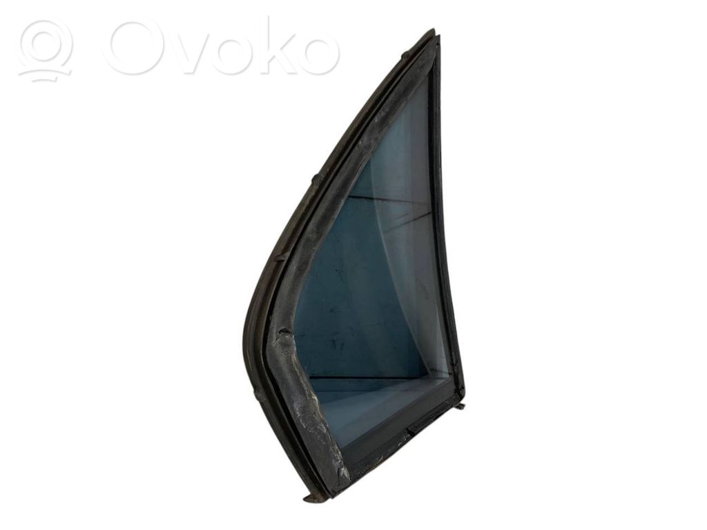 Mazais stikls "A" aizmugurējās durvīs