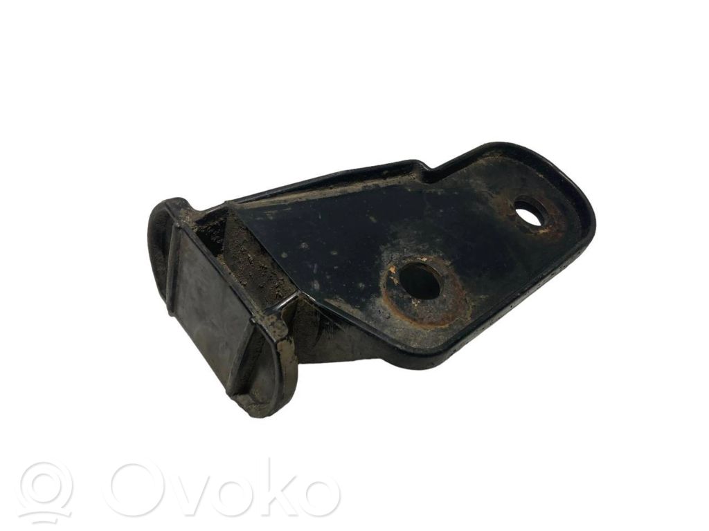 Держатель переднего бампера