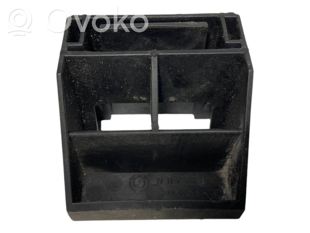 Держатель/кронштейн радиатора(ов)