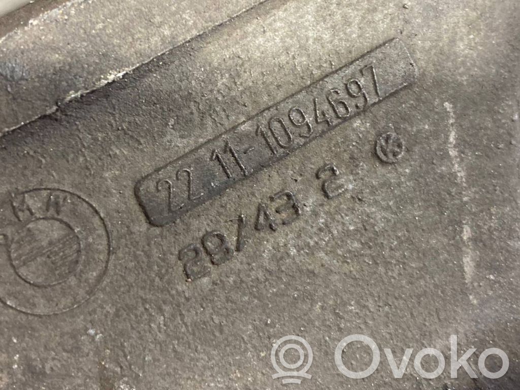 Engine mounting bracket