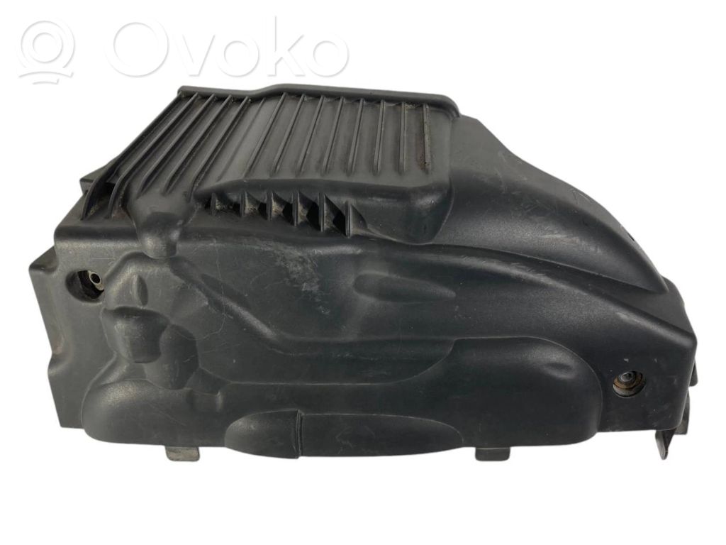 Dzinēja pārsegs (dekoratīva apdare)