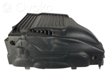 Dzinēja pārsegs (dekoratīva apdare)