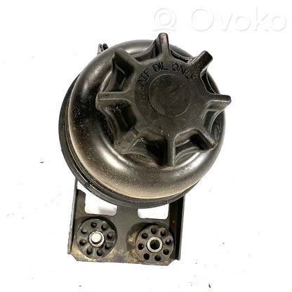 Stūres pastiprinātāja šķidruma tvertne