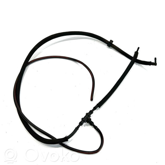 Caurulīte (-es) / šļūtene (-es)