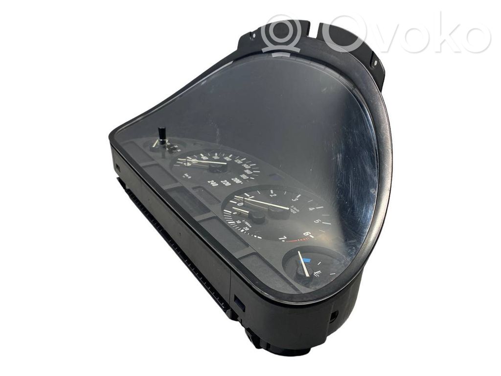 Speedometer (in the instrument panel)