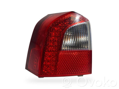 Задний фонарь в кузове