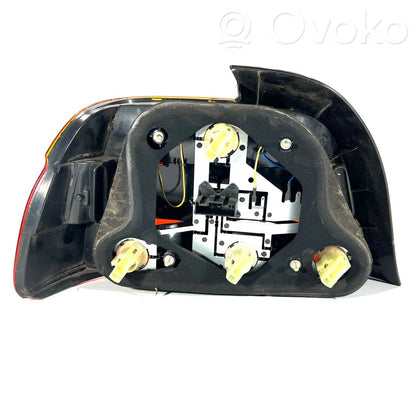 Aizmugurējais lukturis virsbūvē