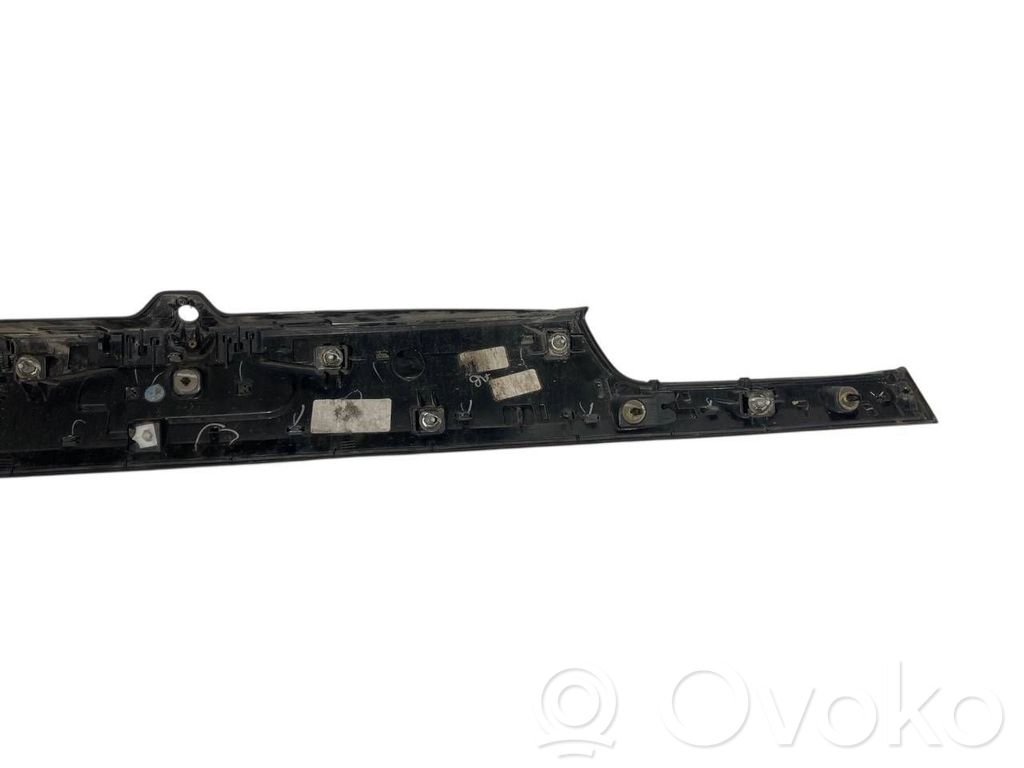 Bagāžnieka numura zīmes apgaismojuma līste