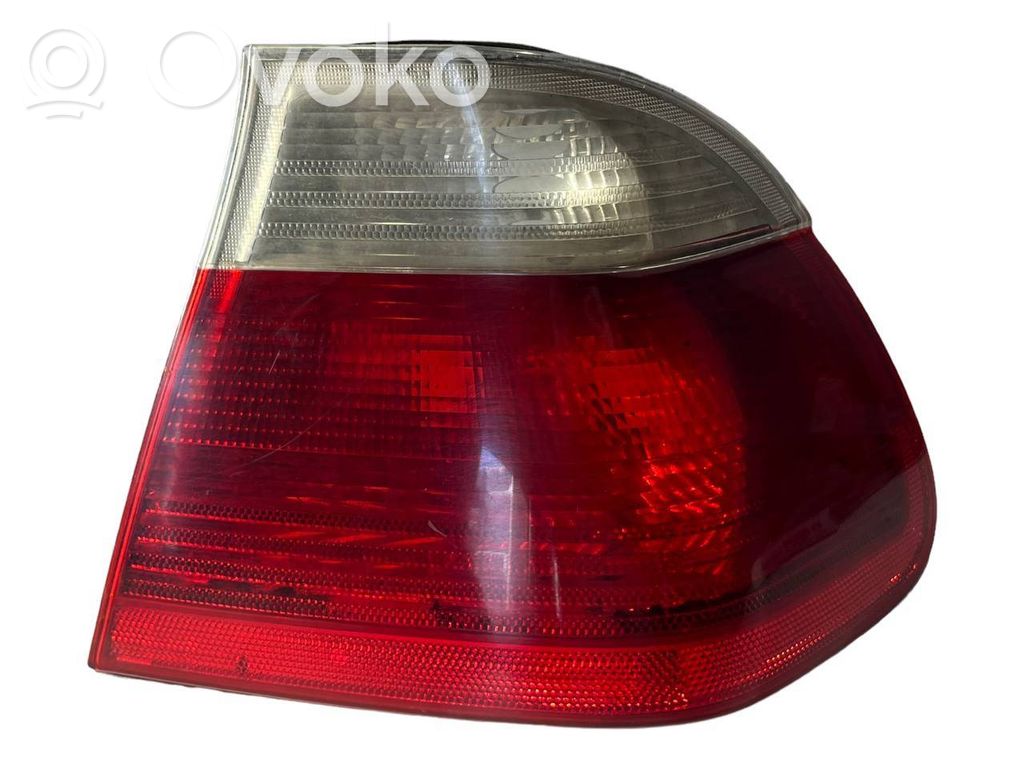 Aizmugurējais lukturis virsbūvē