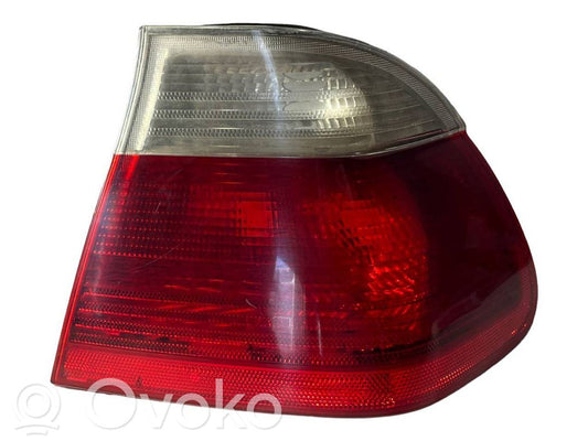 Aizmugurējais lukturis virsbūvē