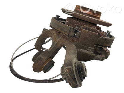 Aizmugurē riteņa rumbas vārpstas šarnīrs (stupica, capfa)