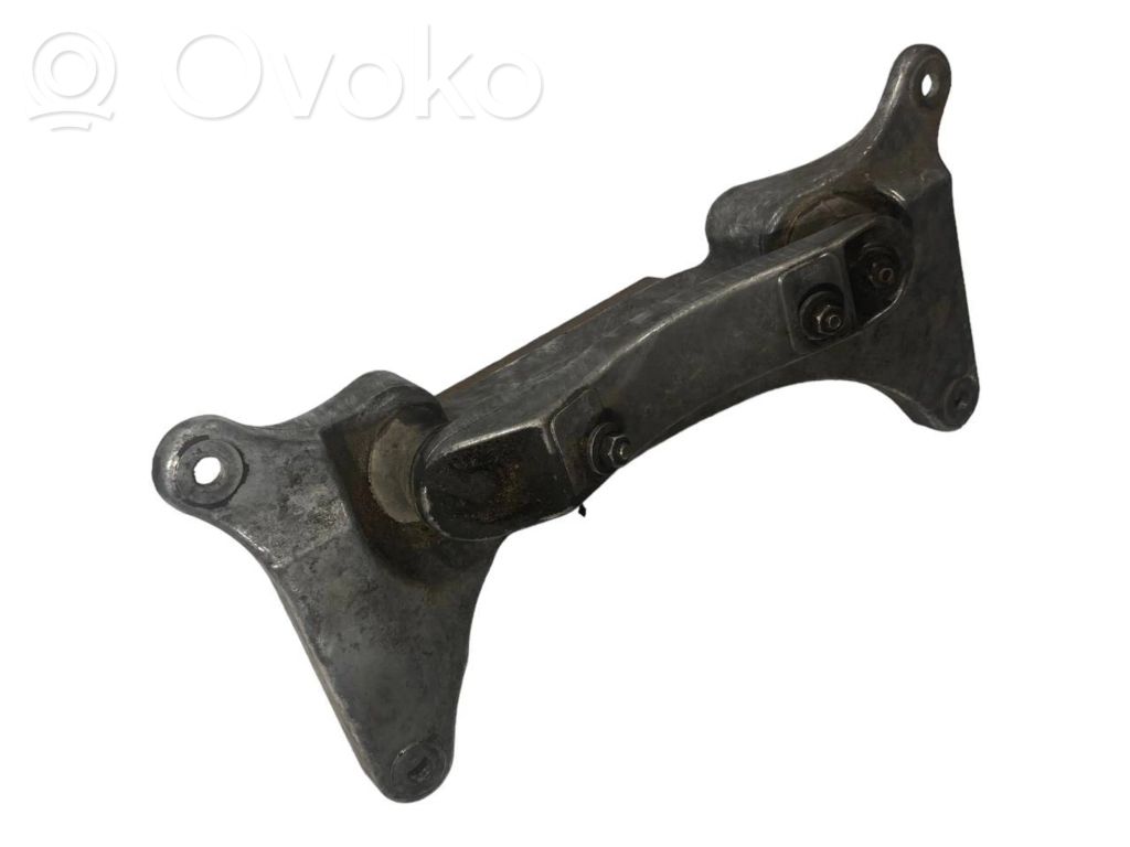 Transmission mounting bracket