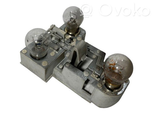 Aizmugures spuldzes vāka turētājs