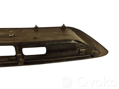 Bagāžnieka numura zīmes apgaismojuma līste