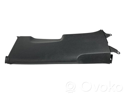 (B) statņa dekoratīvā apdare (apakšdaļa)