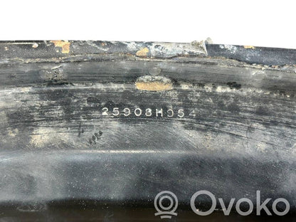 Priekšpusē bampera sija / balka