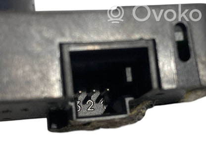 Sānu spoguļu slēdzis