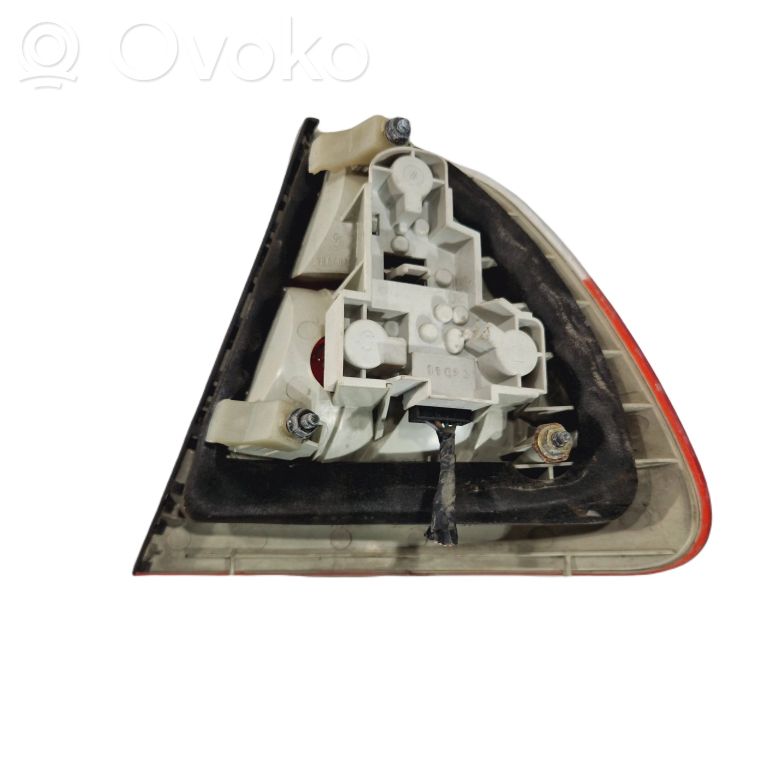 Aizmugurējais lukturis virsbūvē